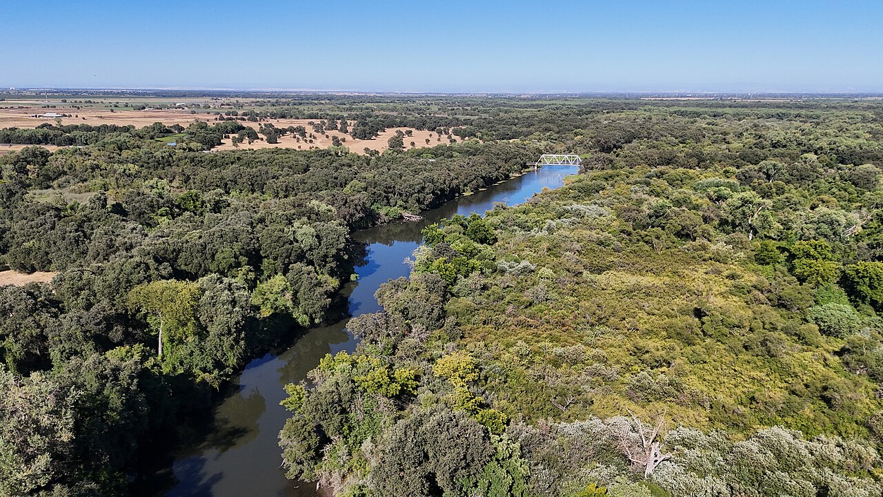 aerial/refs/drone_river_meadow_valley/commons_Cosumnes_River_drone_jpg_d9b23c68.jpg