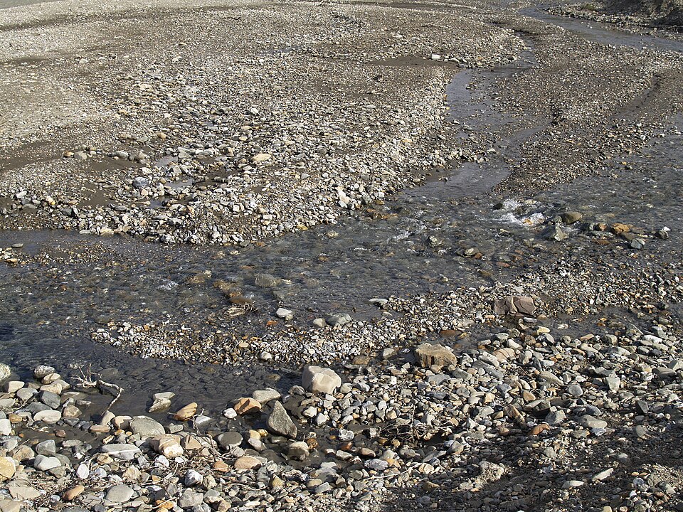 transfer/refs/braided_close_cobbles_channel.jpg