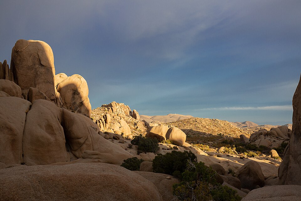 pedagogy/observation/refs/r01_splitrock_boulders_lowsun_a.jpg