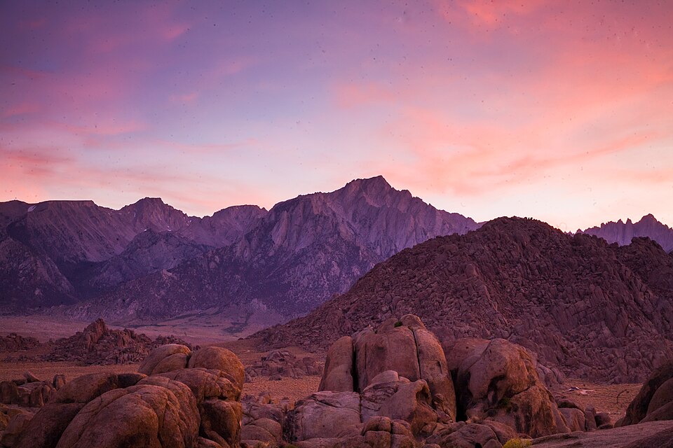 pedagogy/observation/refs/r06_alabama_hills_dusk.jpg