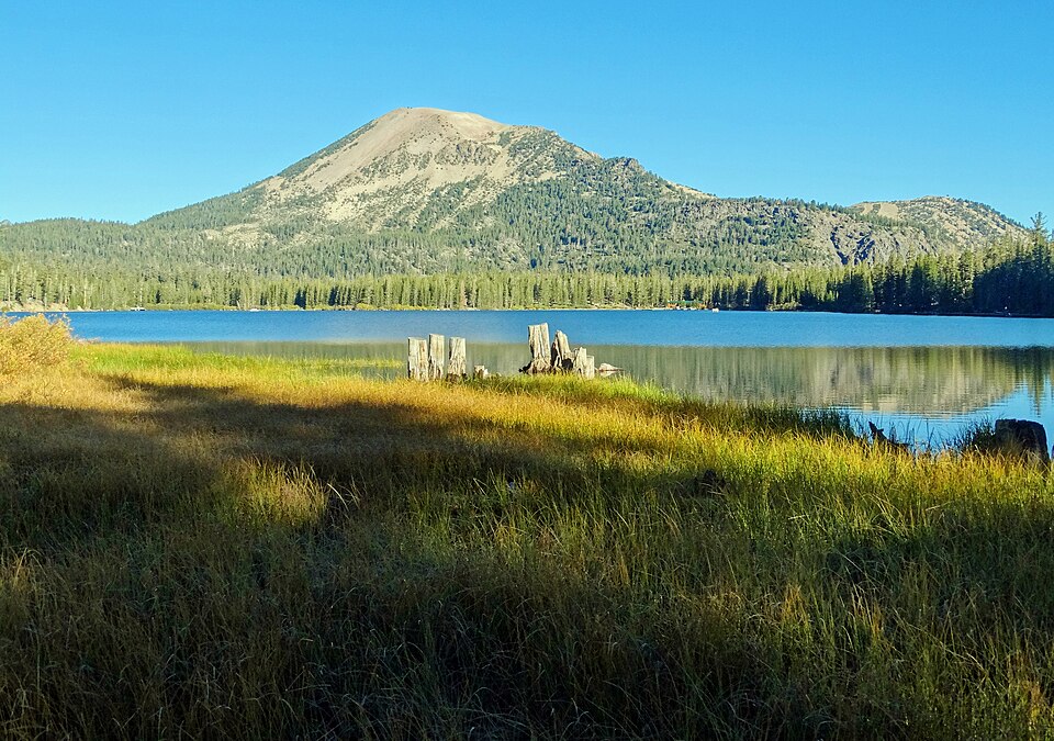 pedagogy/observation/refs/r23_meadow_lake_lowsun.jpg