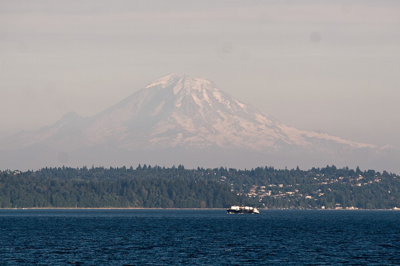 elements/snowpeak/refs/Mount_Rainier_from_Seattle/commons_Mount_Rainier_from_Seattle_1_jpg_785aaa4b.jpg