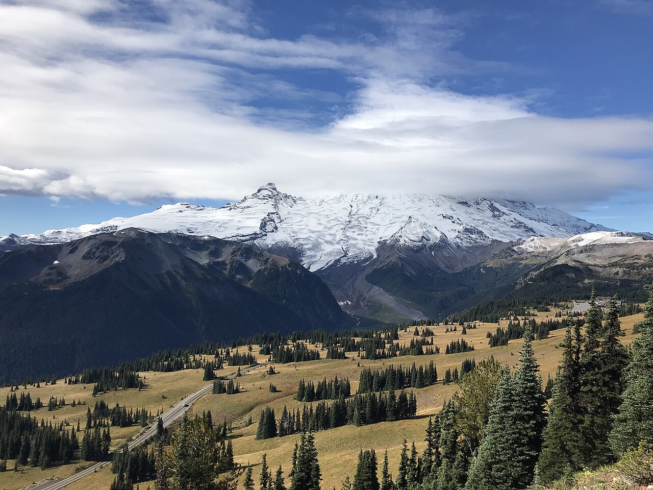 elements/snowpeak/refs/Mount_Rainier_from_Sunrise/commons_Mount_Rainier_and_Sunrise_163a05fa_3224_4103_937_af636410.jpg