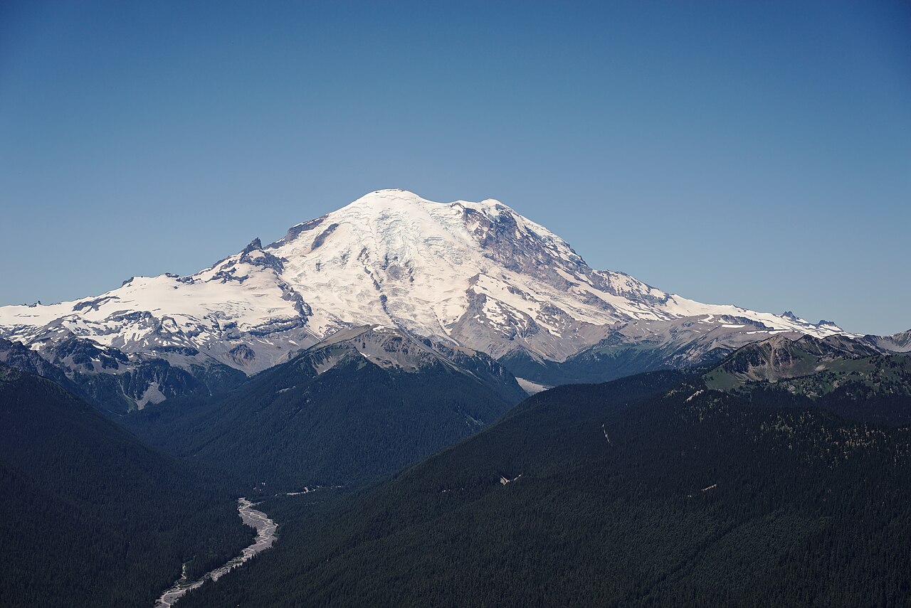 elements/snowpeak/refs/Mount_Rainier_September/commons_Mount_Rainier_from_the_Silver_Queen_Peak_jpg_926c3740.jpg