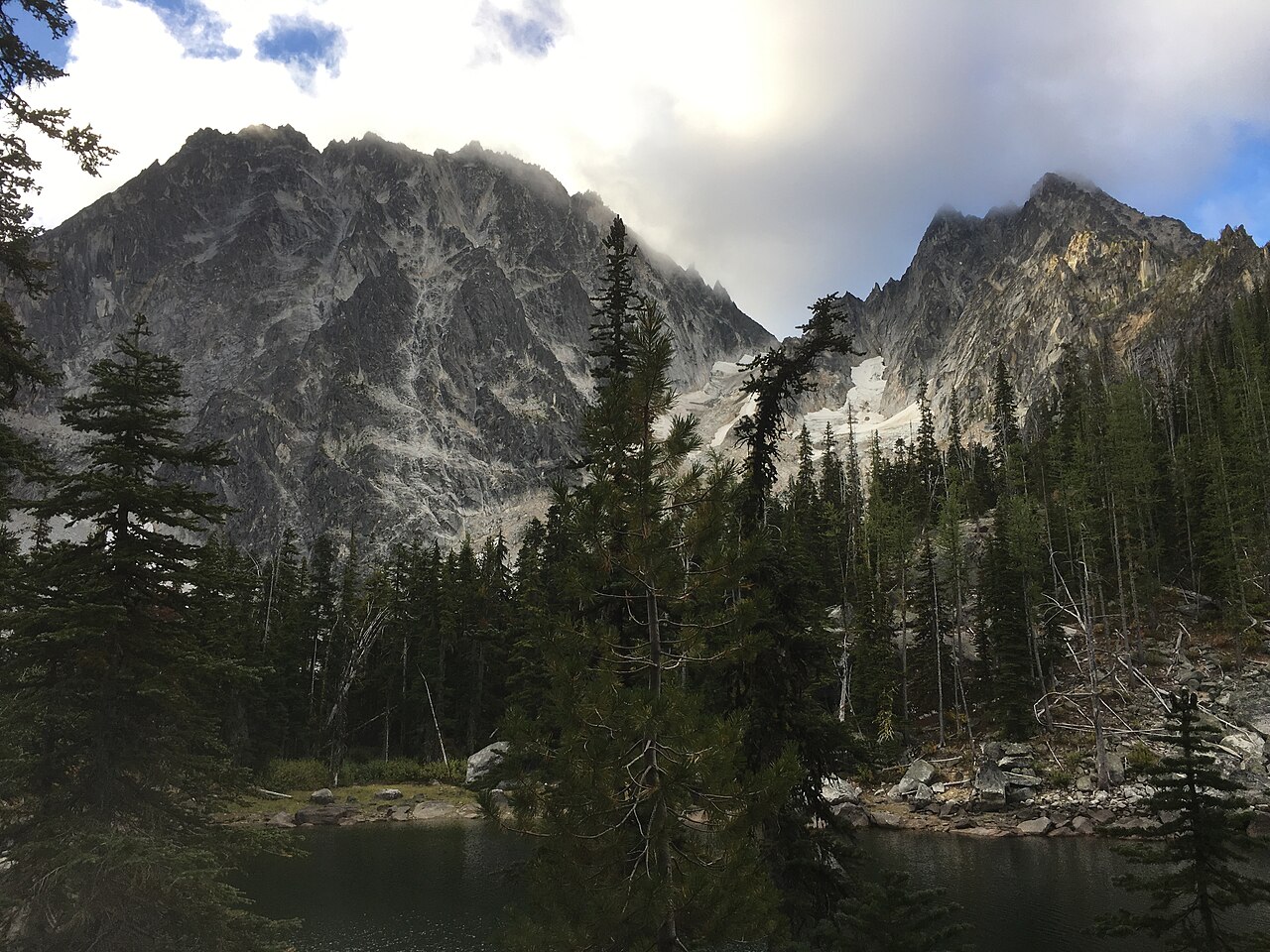 elements/snowpeak/refs/Dragontail_Peak_Enchantments/commons_Dragontail_Peak_Colchuck_Glacier_and_Colchuck_Pe_fb51b281.jpg